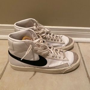 Nike Blazer Mid ‘77 US 9.5 lightly worn
